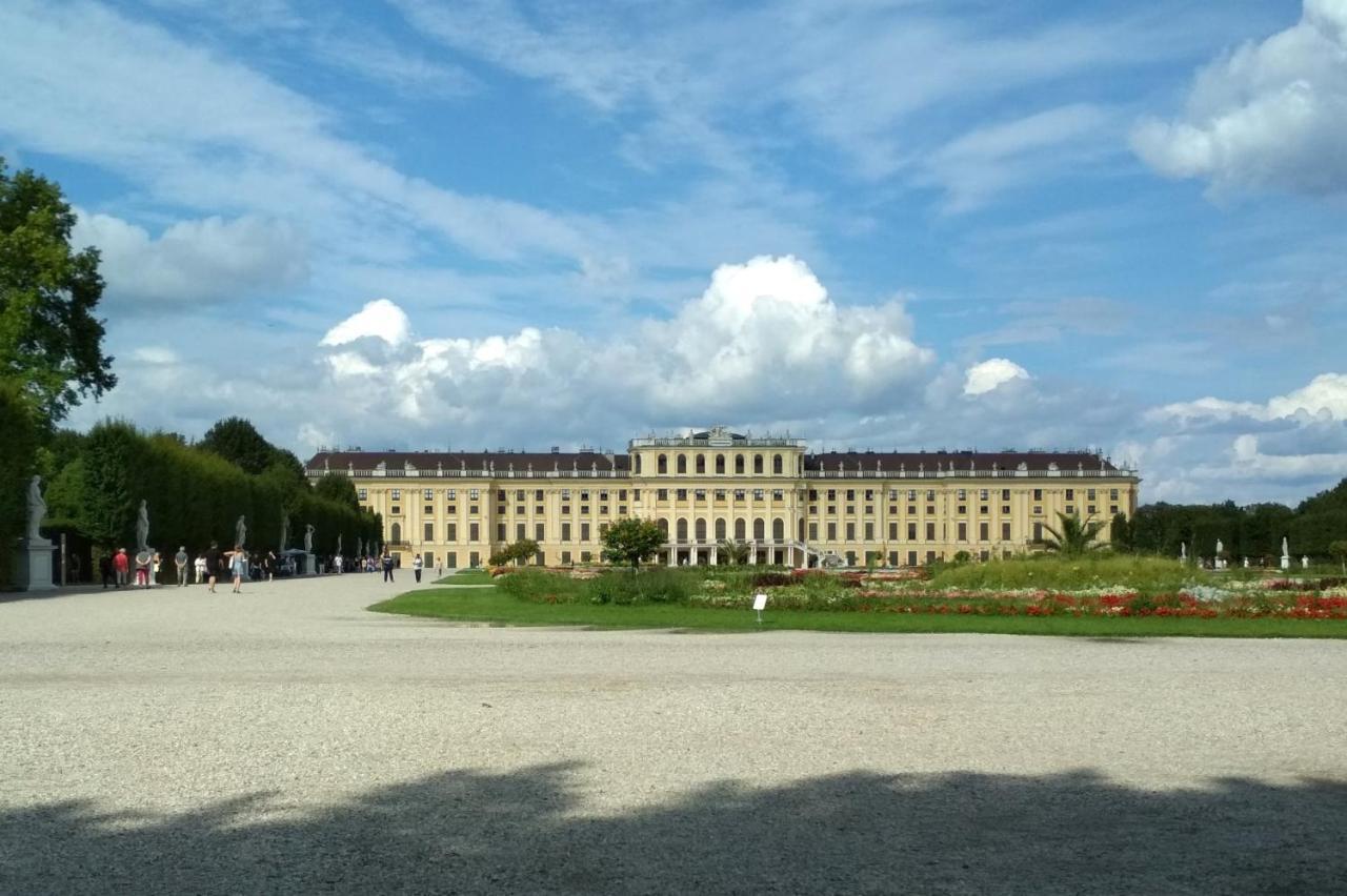Central Mariahilfer Apartment 5 Min To The Schoenbrunn Palace And City Shopping Center Вена Экстерьер фото
