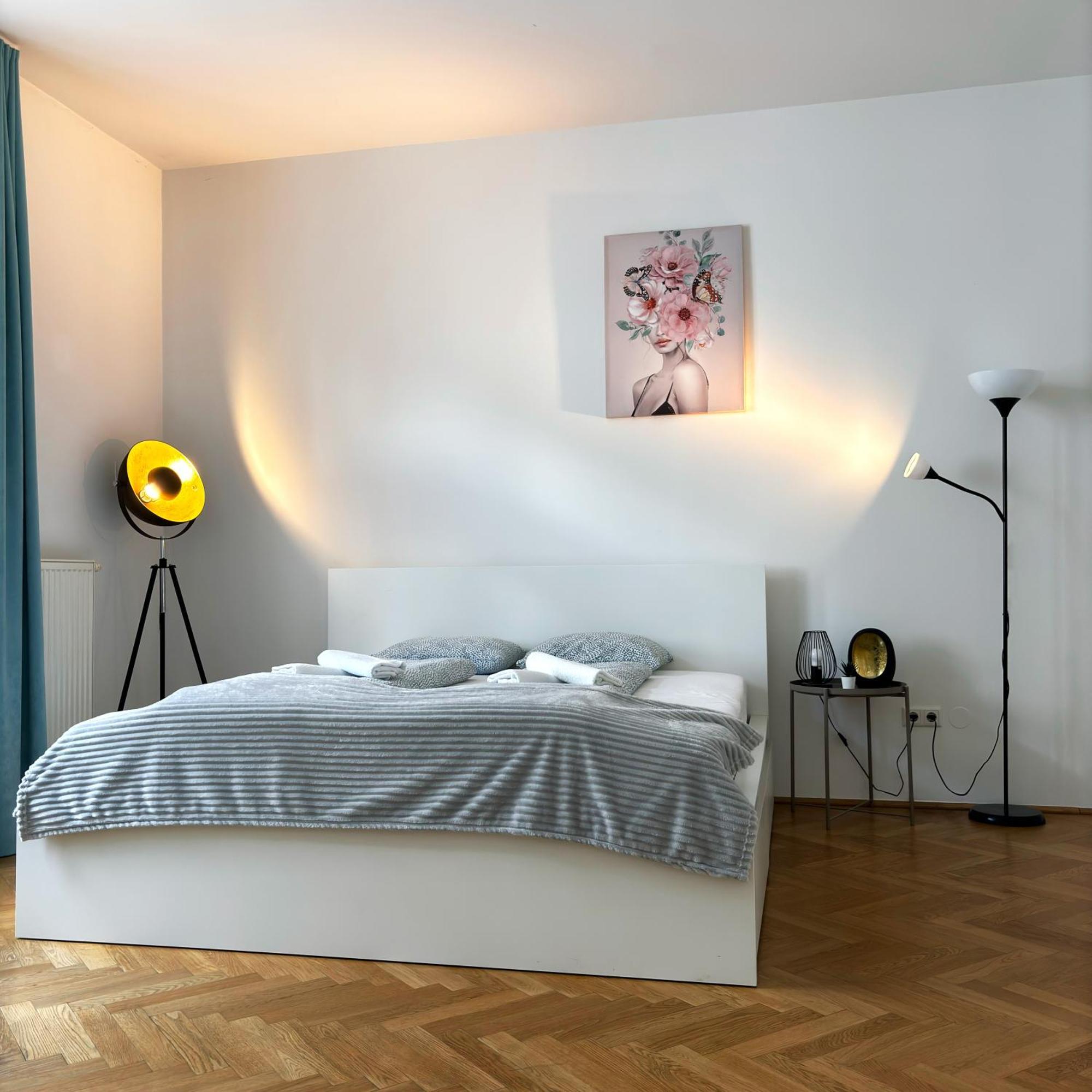 Central Mariahilfer Apartment 5 Min To The Schoenbrunn Palace And City Shopping Center Вена Экстерьер фото