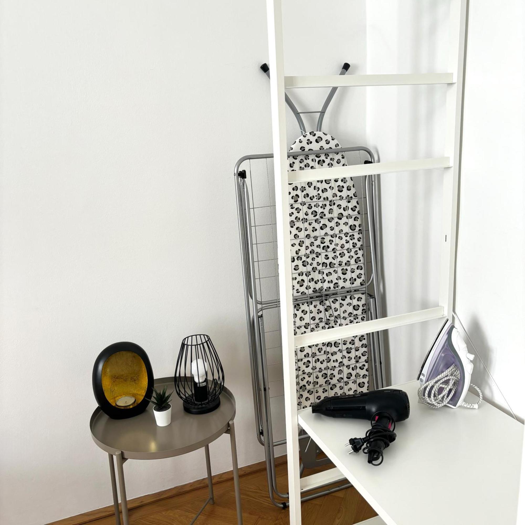 Central Mariahilfer Apartment 5 Min To The Schoenbrunn Palace And City Shopping Center Вена Экстерьер фото